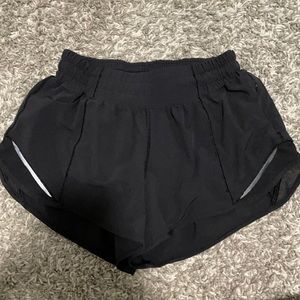 Lululemon Hotty Hot Low Rise Short 2.5”